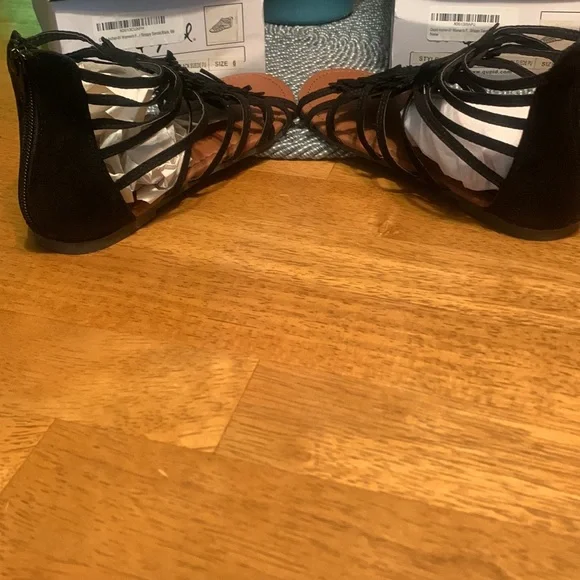 Qupid black strappy sandals NWT - Picture 3 of 11